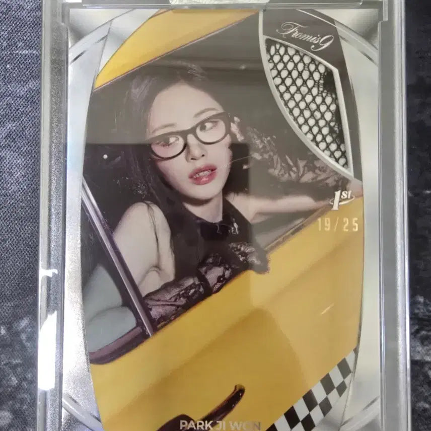 [BUNJANG] fromis_9 Park Jiwon 19/25 Limited Edition Game-Worn Gloves Relic / 테레카 프로미스나인 박지원 19/25 한정 실착 장갑 렐릭