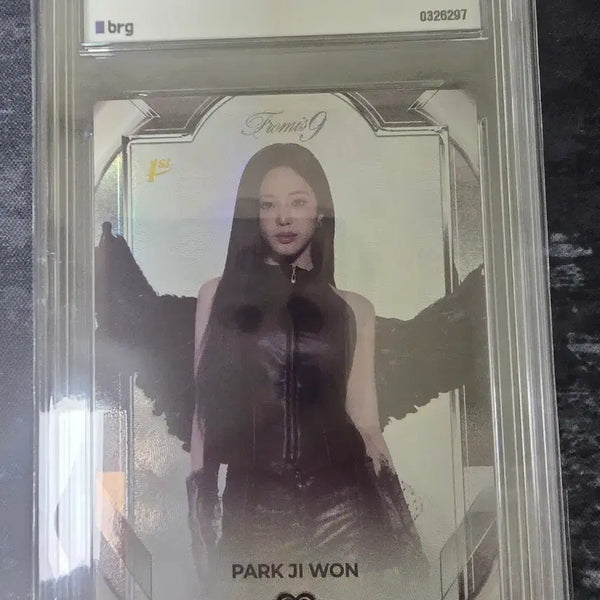 [BUNJANG] fromis_9 Park Ji-won Limited Edition Black Photocard / 프로미스나인 테레카 박지원 리미티드 에디션 블랙 양도