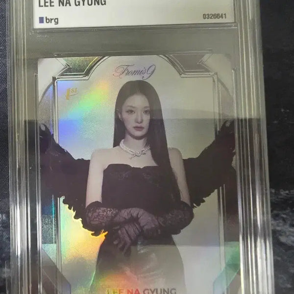 [BUNJANG] fromis_9 Nakyung Terrapin Limited Edition Black Photocard / 프로미스나인 테레카 이나경 리미티드에디션 블랙 양도