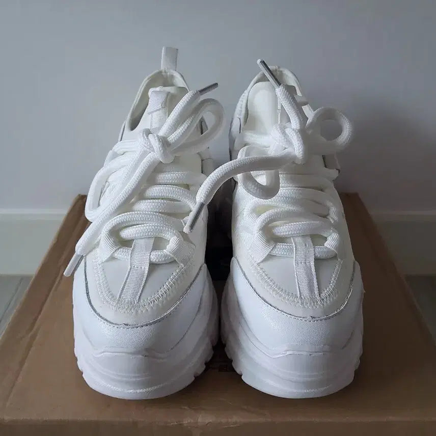 [BUNJANG] Height Increasing Platform Standing Sneakers (220) / (새제품) 키높이 통굽 스탠딩 운동화 220
