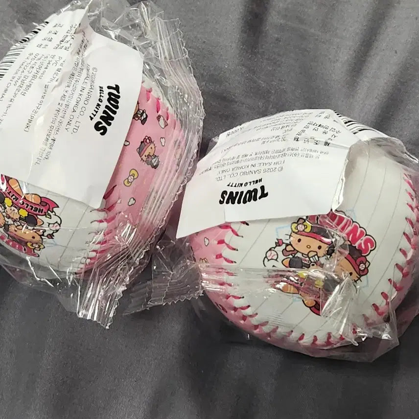 [BUNJANG] LG Twins Tanning Hello Kitty Baseball (Sealed) / 미개봉. LG트윈스 태닝키티 태닝 헬로키티 야구공