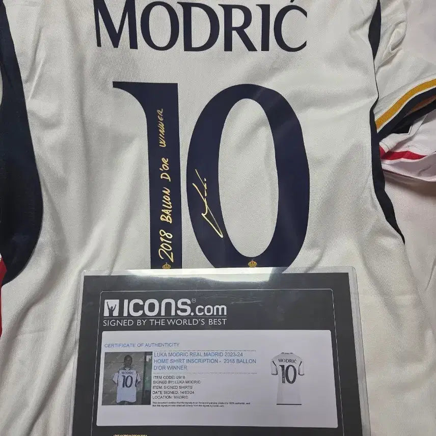 [BUNJANG] Iconz Real Madrid Modrić Signed Jersey (L) / 아이콘즈 레알마드리드 모드리치 사인 유니폼 판매