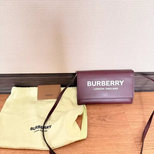 [BUNJANG] Burberry Hazelmere Logo Mini Crossbody Bag / 버버리 헤이즐미어 로고 미니 크로스백