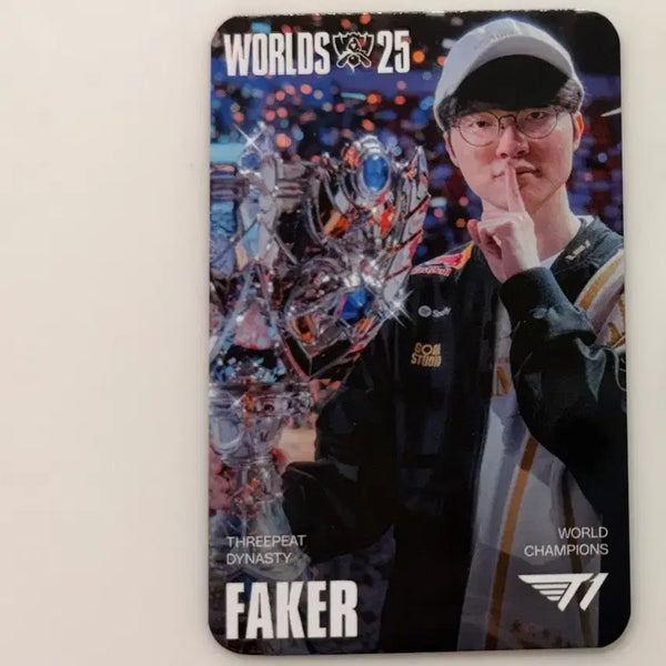 [BUNJANG] Faker 2025 Worlds Championship Photocard + T1 Membership Pin Badge (Faker) / 페이커 25월즈 우승 포토카드 + T1 멤버십 핀뱃지 (페이커)
