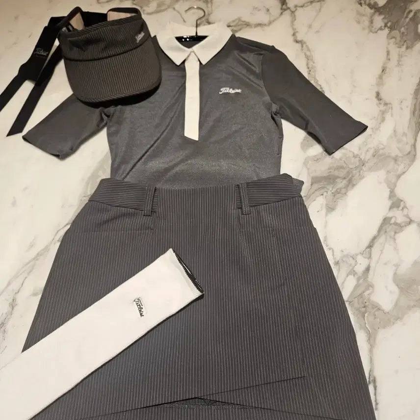 [BUNJANG] Titleist Women's Golf Apparel Top, Skirt & Socks Set / 타이틀리스트 여성골프웨어 상하의+양말 세트