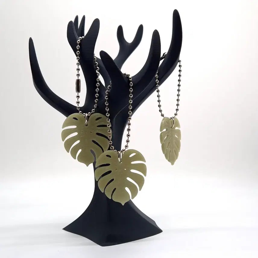 [BUNJANG] UV Color Changing Monstera Keychain / 자외선에 닿으면 초록색으로 변하는 몬스테라 키링