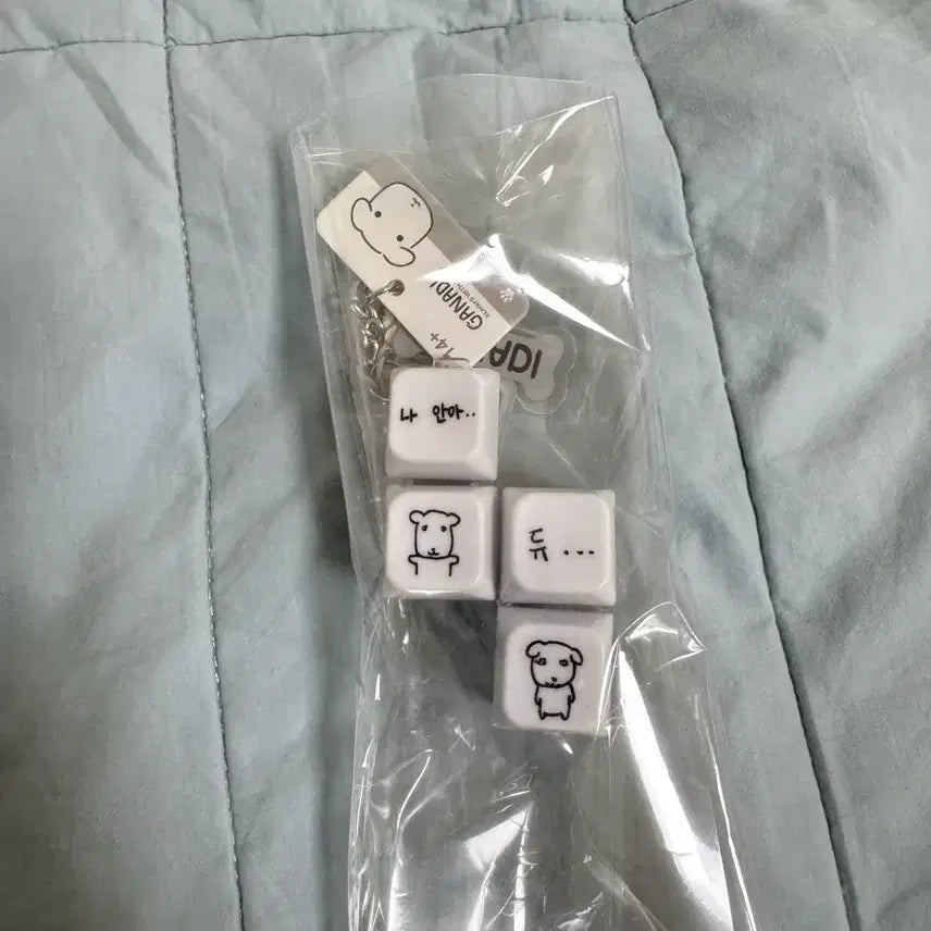 [BUNJANG] Ganadi Na Anadue LED Keycap Keyring 4-Section / 가나디 나 안아 듀 LED 키캡 키링 4구