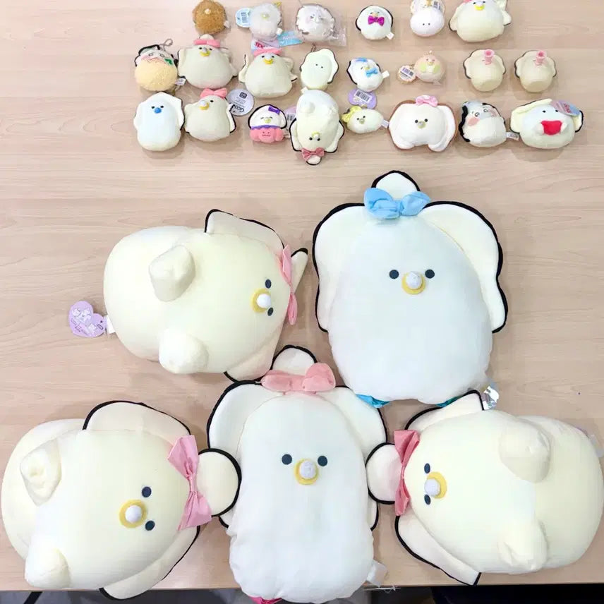 [BUNJANG] Oister Tsuburana Hitomi Oyster Medium Plush Keychain / oister오이스터 츠부라나 히토미 굴 중형인형뽑기키링열쇠가방고리(개당)