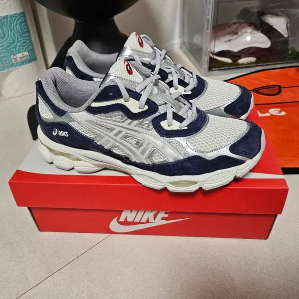 [BUNJANG] Asics Gel NYC Midnight Pure Silver (260) / (260)아식스 젤 NYC 미드나잇 퓨어 실버