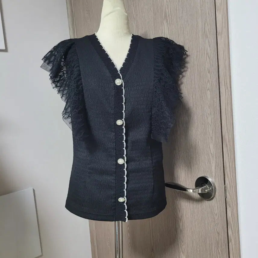 [BUNJANG] Egoist Black Lace Puff Sleeve Pearl Button Knit Blouse / 에고이스트 블랙 레이스 퍼프 소매 단추 니트 블라우스