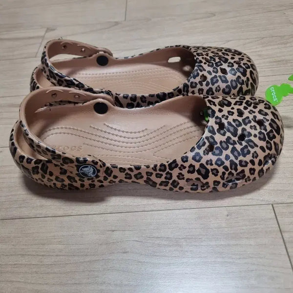 [BUNJANG] Crocs Ballet Leopard Print Shoes W7 / 크록스 발레 호피 무늬 230