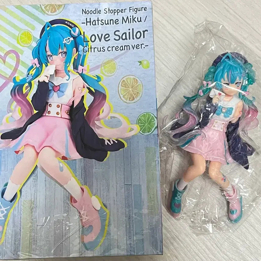 [BUNJANG] Hatsune Miku Love Sailor Figure Citrus Cream ver. (Sealed) / [미개봉] 하츠네 미쿠 러브 세일러 피규어 시트러스 크림ver.