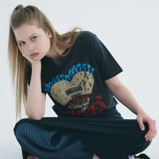 [BUNJANG] RAIVE Graphic Short Sleeve T-Shirt Charcoal Size 0 / RAIVE 그래픽 반팔 티셔츠 차콜 0사이즈