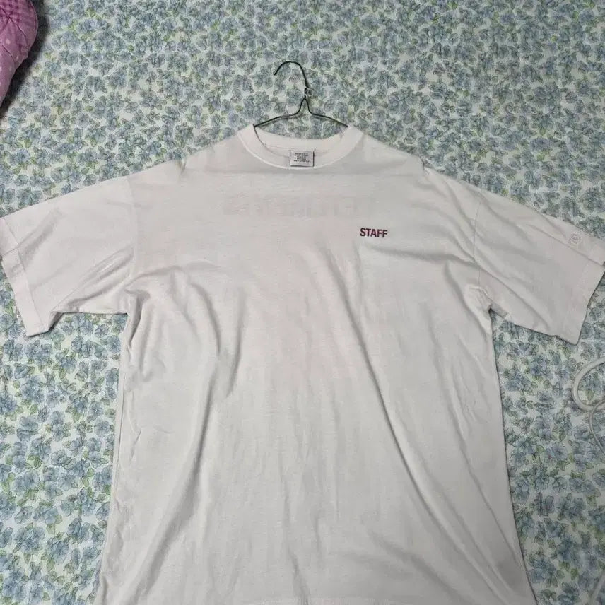 [BUNJANG] VETEMENTS White STAFF Short Sleeve T-Shirt / 베트멍 반팔 티셔츠 흰색 STAFF 팔아요