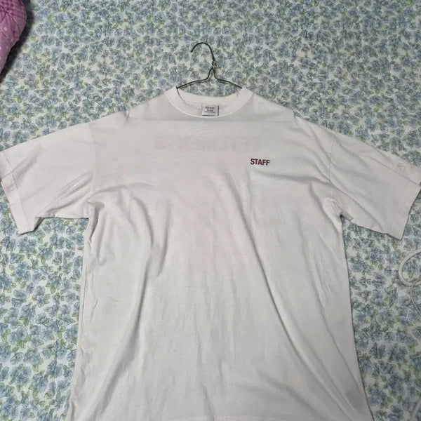 [BUNJANG] VETEMENTS White STAFF Short Sleeve T-Shirt / 베트멍 반팔 티셔츠 흰색 STAFF 팔아요