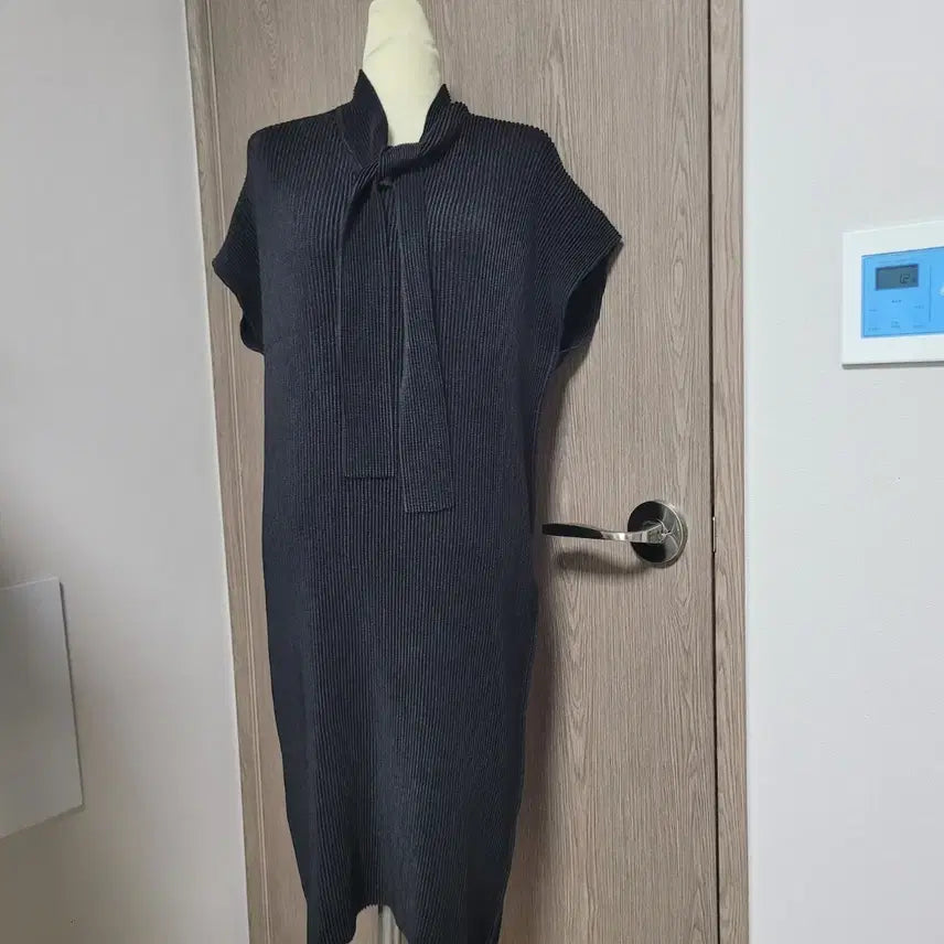 [BUNJANG] Spicchio Pleated Midi Dress Black M / 오늘만이가격!!  스피치오 매장판 플리츠 미디 원피스 블랙 M