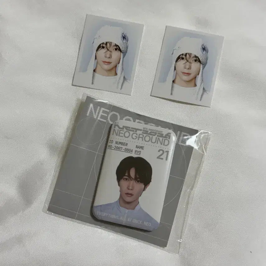 [BUNJANG] NCT WISH Ryo Badge & Proof Photo Bundle Set / 엔시티 위시 료  뱃지 증명사진 굿즈 일괄