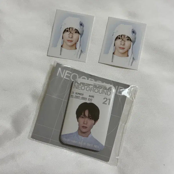 [BUNJANG] NCT WISH Ryo Badge & Proof Photo Bundle Set / 엔시티 위시 료  뱃지 증명사진 굿즈 일괄