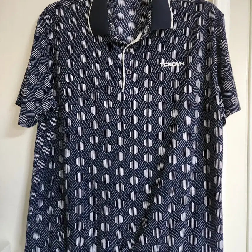 [BUNJANG] T CROWN Navy Hexagonal Pattern Collar Short Sleeve T-shirt Size 100 / T CROWN 네이비 육각형 패턴 카라 반팔 티셔츠