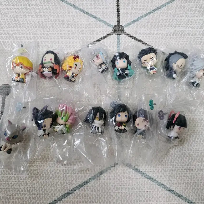[BUNJANG] Demon Slayer: Kimetsu no Yaiba Petatto Gacha Mini Figures Set Vol. 1-3 (Sealed) / 미개봉 귀멸의 칼날 Vol.1, 2, 3 페탓토 가챠 미니 피규어 일괄