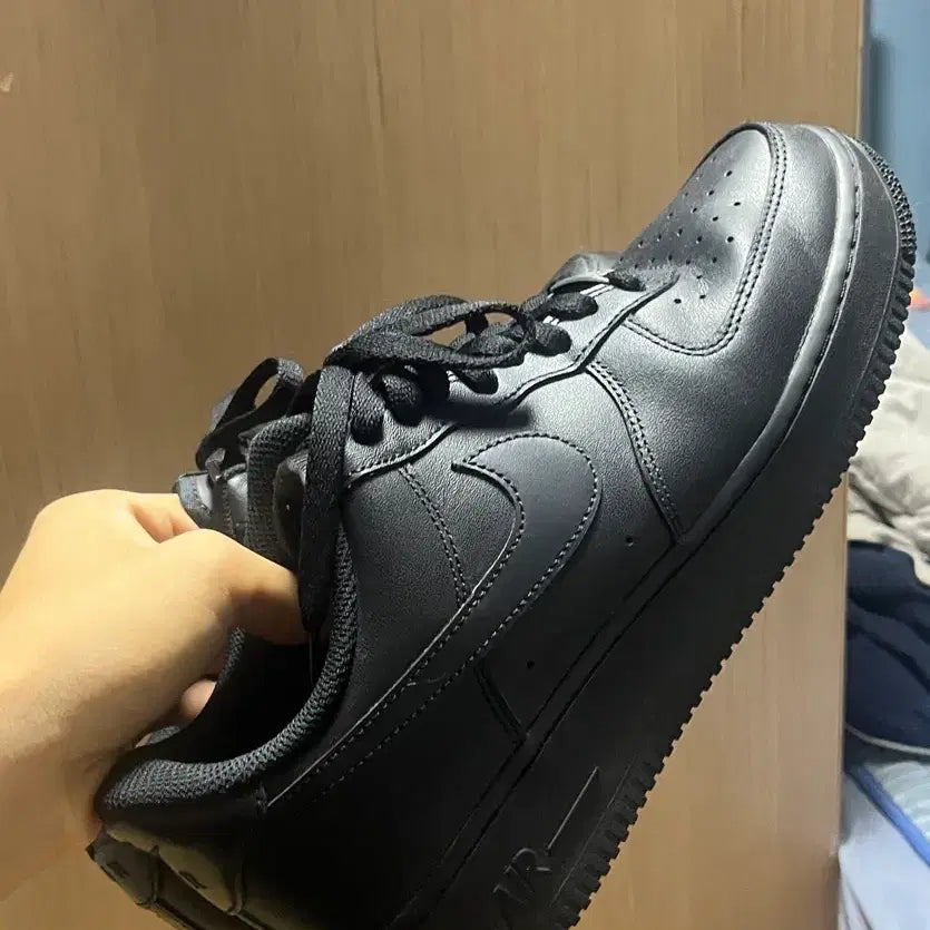 [BUNJANG] Nike Air Force 1 '07 Low Triple Black Sneakers (275mm) / 나이키 에어포스 1 '07 로우 트리플 블랙 275