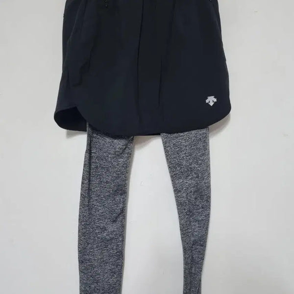 [BUNJANG] Descente Women's Skirt & Leggings Set - Black / 데상트 여성 스커트 레깅스 세트 블랙23
