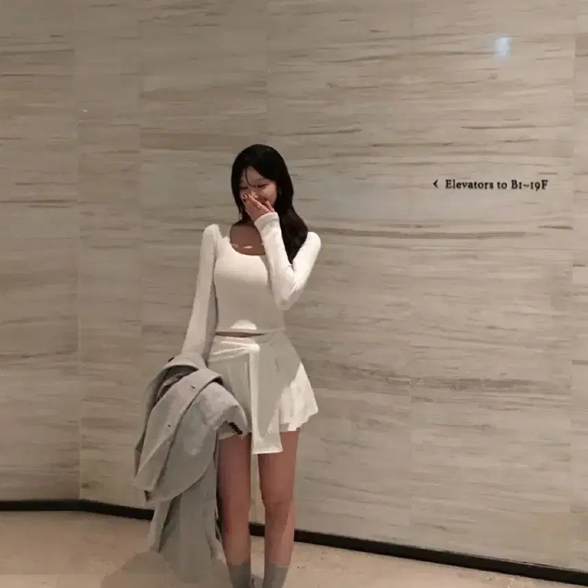 [BUNJANG] White Long Sleeve Cropped T-shirt and Pleated Skirt Set / 화이트 긴팔 크롭티 + 플리츠 스커트 세트