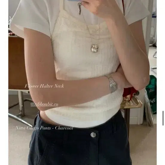 [BUNJANG] Ribbonbit Flower Halter Neck Sleeveless Top / 리본빛 플라워 홀터넥 나시