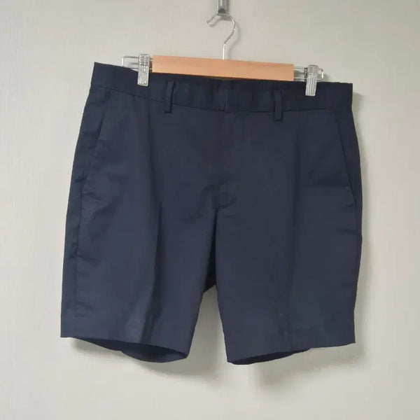 [BUNJANG] Uniqlo Navy Chino Shorts (Size 32, Excellent Condition) / 유니클로 반바지 32인치 (상태최상)