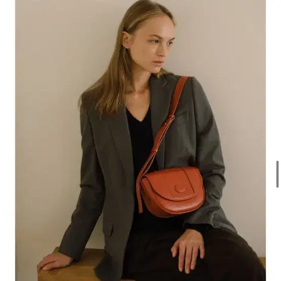[BUNJANG] Monde Monde Classic Leather Half Moon Mini Bag Red Orange / 몽드몽드 클래식 레더 하프문 미니백 레드오렌지