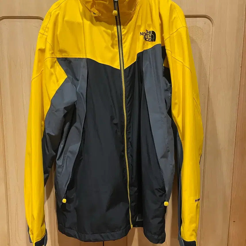 [BUNJANG] The North Face Windbreaker Jacket Yellow/Black / 노스페이스 바람막이 옐로우/블랙