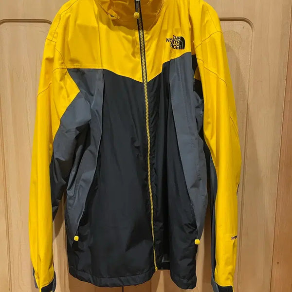 [BUNJANG] The North Face Windbreaker Jacket Yellow/Black / 노스페이스 바람막이 옐로우/블랙