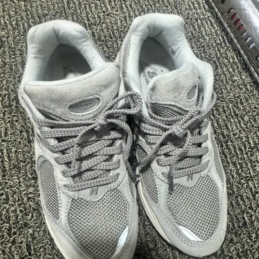 [BUNJANG] New Balance 2002R Suede Sneakers Grey / 뉴발란스 2002R 그레이 스웨이드 운동화