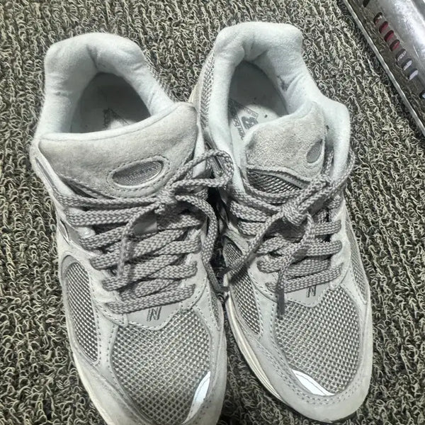 [BUNJANG] New Balance 2002R Suede Sneakers Grey / 뉴발란스 2002R 그레이 스웨이드 운동화