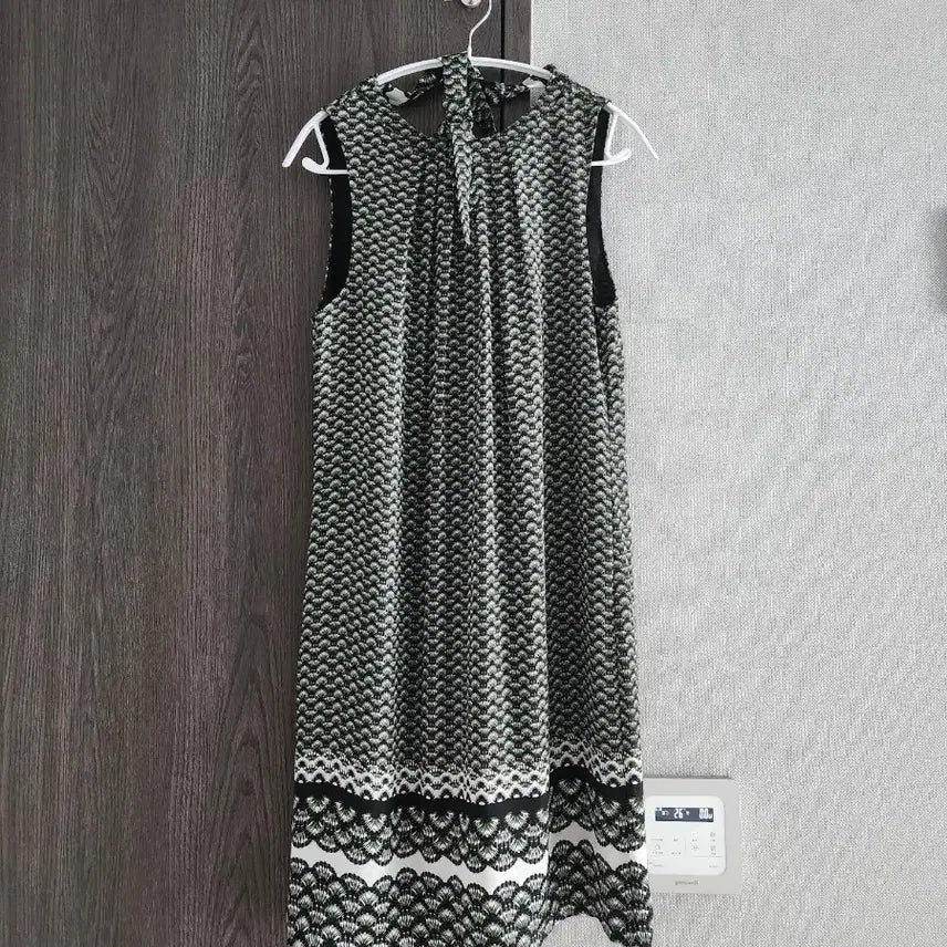 [BUNJANG] H&M Halterneck Dress Size 38 / 새상품급) H&M 홀터넥 원피스 38사이즈  (55~날씬66)