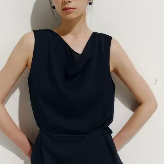 [BUNJANG] Sie Kelly Cowl Neck Strap Blouse Deep Navy / 시에 sie 켈리 카울넥 스트랩 블라우스 딥네이비