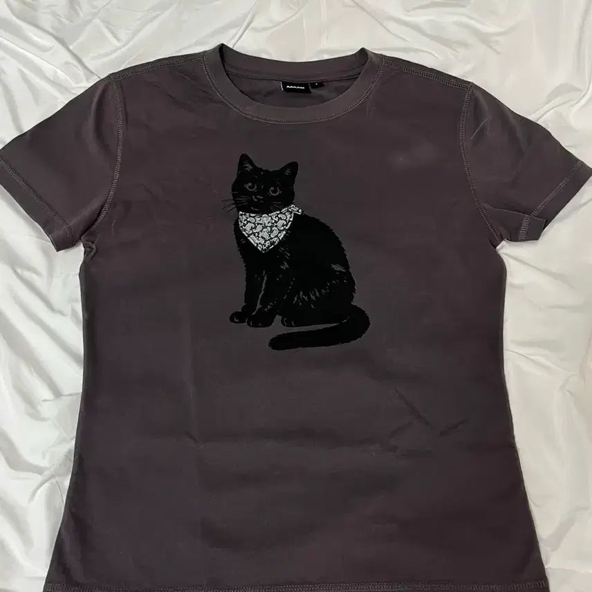 [BUNJANG] Aakam Cat T-Shirt / Aakam 아캄 티셔츠 고양이