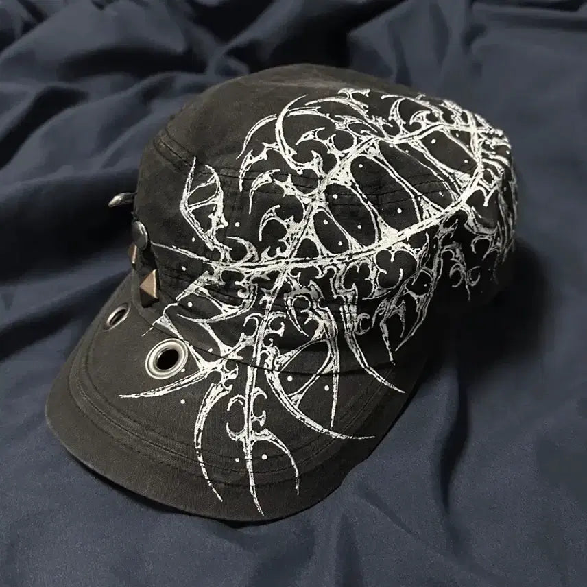 [BUNJANG] Qoobintige Punk Vkei Y2K Tribal Printing Studded Military Cap / 큐빈티지 펑크 vkei y2k 트라이벌 프린팅 스터드 모자