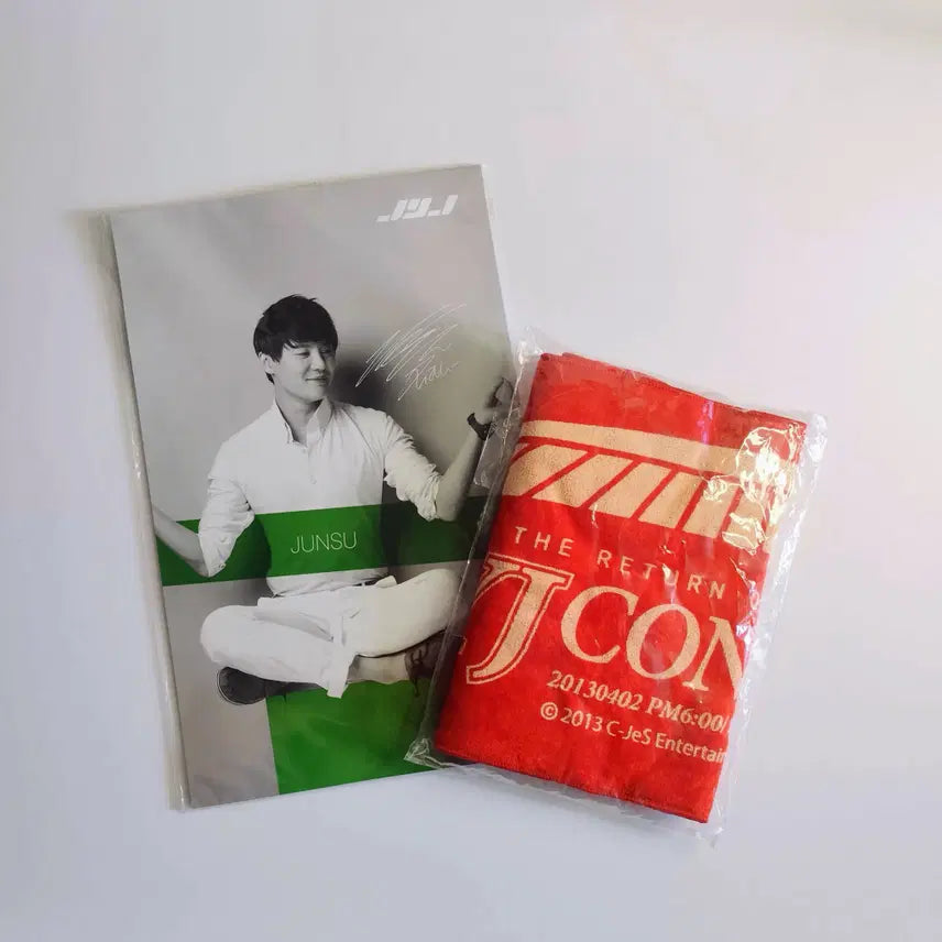 [BUNJANG] JYJ 2013 Tokyo Dome Concert Official Slogan Towel + Poster Bundle (Sealed) / [미개봉] JYJ 2013 도쿄돔 콘서트 공식 슬로건 + 포스터 일괄