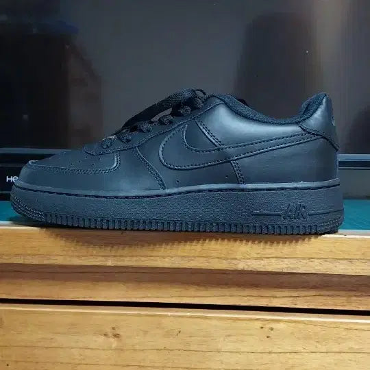 [BUNJANG] Nike Air Force 1 Sneakers (240mm) / 나이키 정품 에어포스1 운동화.240