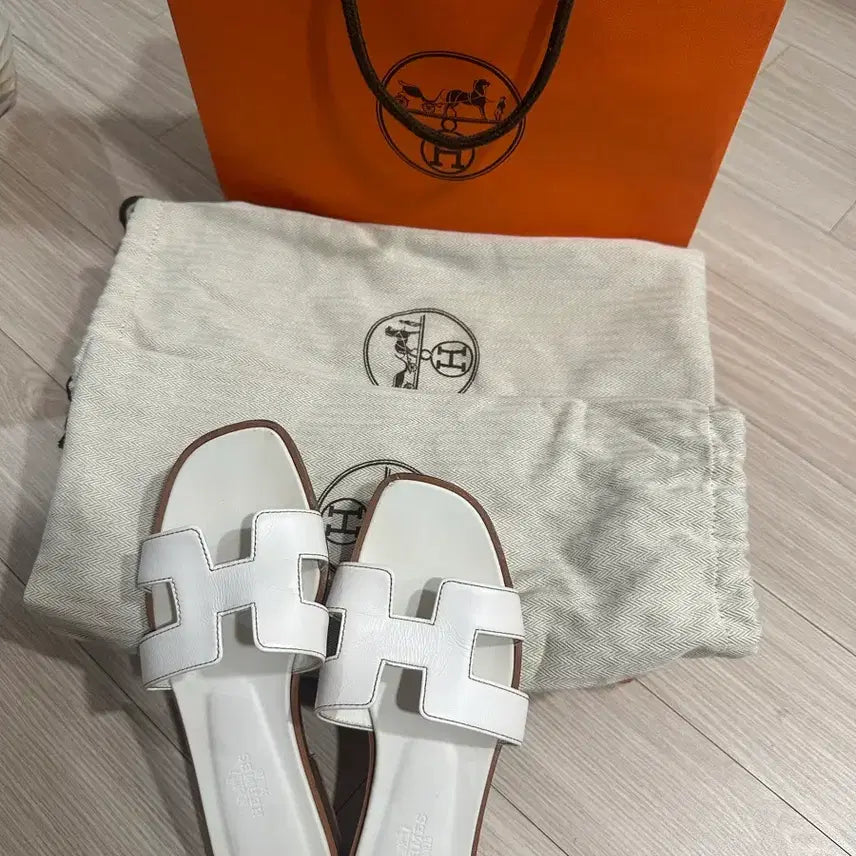 [BUNJANG] Hermes Oran Sandals White / 에르메스 오란 샌들 올화이트