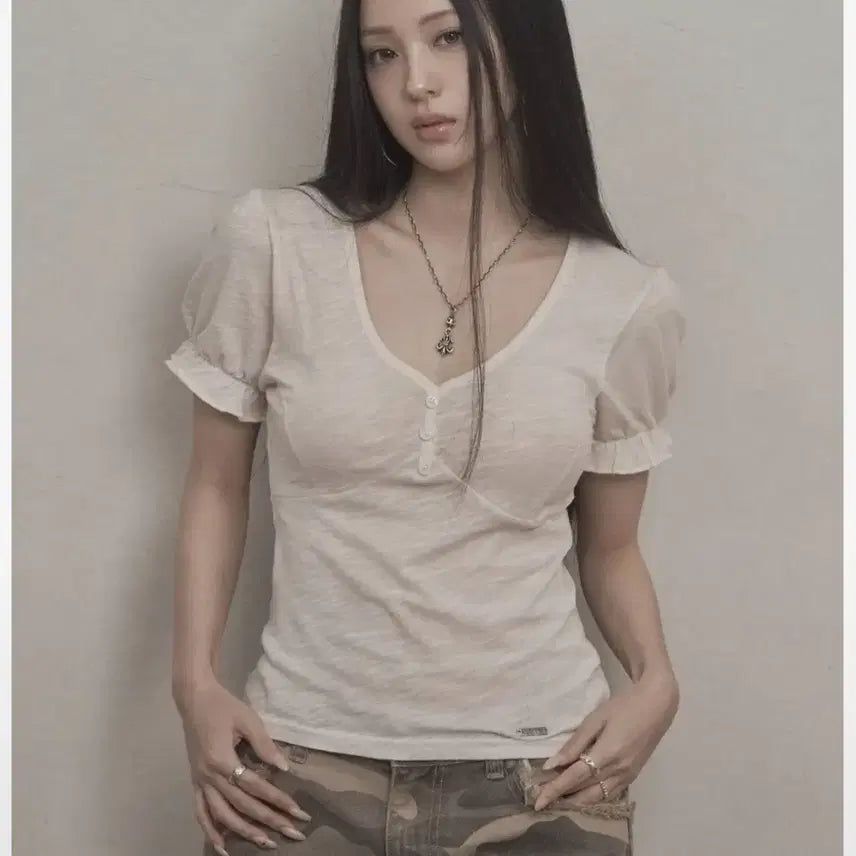 [BUNJANG] Khaki Point Puff T-Shirt - Ivory / 카키포인트 퍼프 티셔츠 아이보리