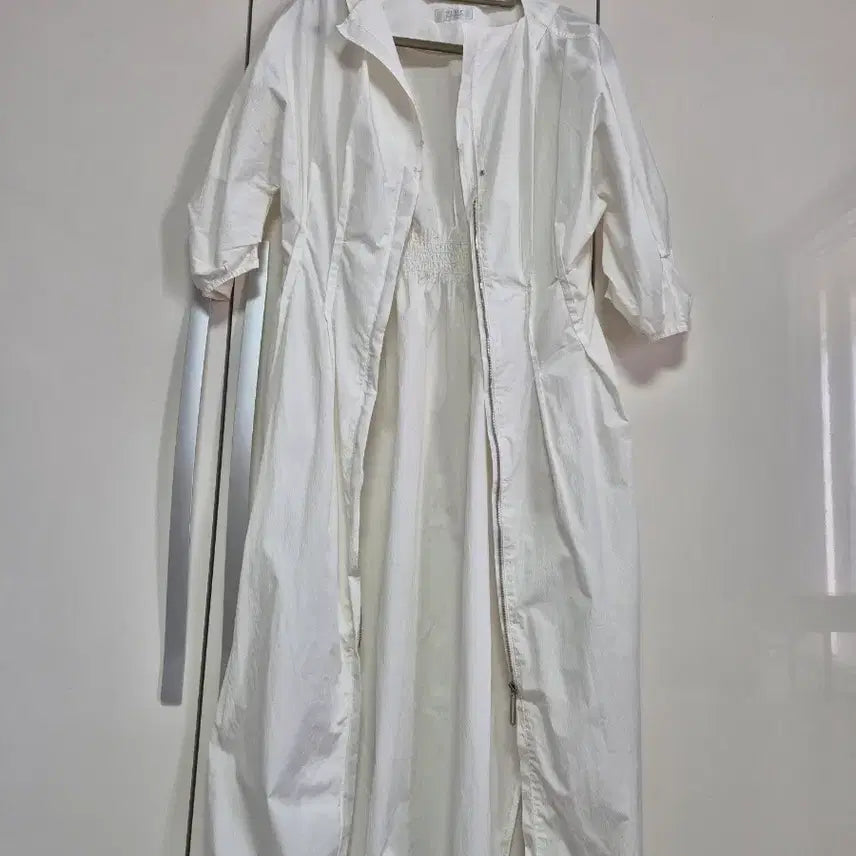 [BUNJANG] Time White Nylon Shirred Waist Long Jacket Dress / 타임 바스락 화이트 원피스겸 바람막이