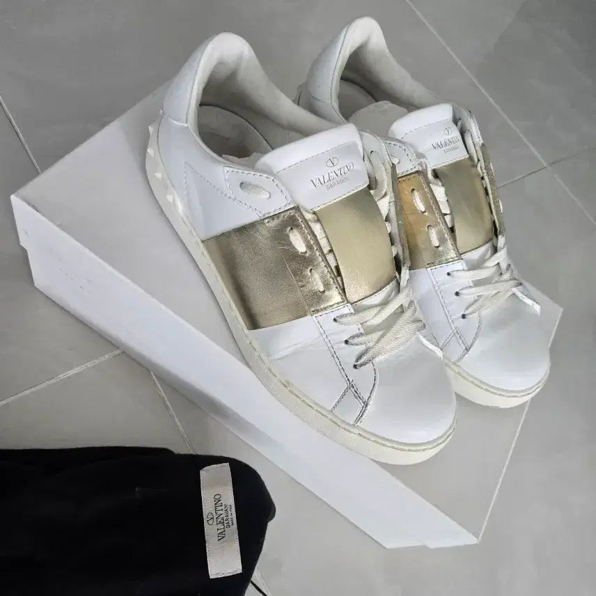 [BUNJANG] Valentino Garavani Gold White Leather Sneakers 40.5 / 발렌티노 가라바니(Valentino) 스니커즈 골드 화이트(40.5)