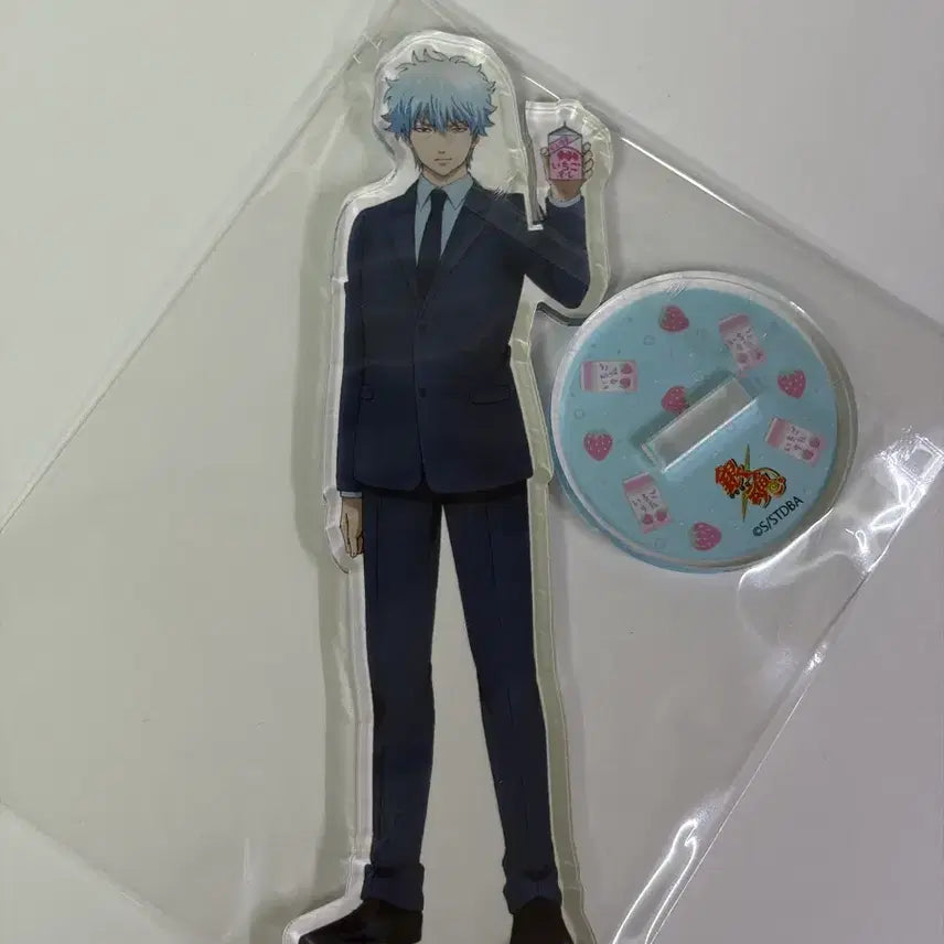 [BUNJANG] Gintama Gintoki Strawberry Milk Suit Acrylic Stand / 은혼 긴토키 딸기우유 정장 아크릴