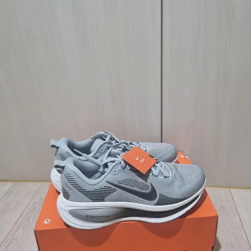 [BUNJANG] Nike Zoom Vomero 18 Running Shoes / 미시착새상품)) 나이키 줌보메로18 러닝운동화 275