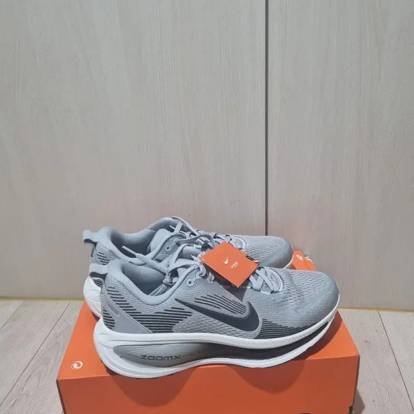[BUNJANG] Nike Zoom Vomero 18 Running Shoes / 미시착새상품)) 나이키 줌보메로18 러닝운동화 275