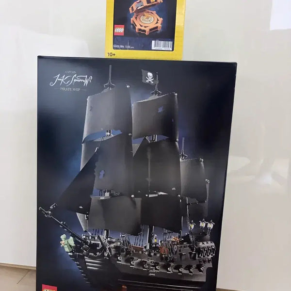 [BUNJANG] LEGO Pirates of the Caribbean Black Pearl + Compass (Sealed) / 레고 캐리비안의 해적 블랙펄 + 나침반 미개봉