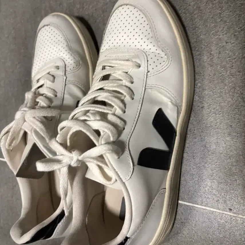 [BUNJANG] Veja Leather Sneakers / 베자 가죽 신발
