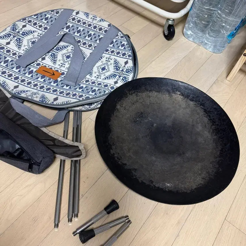 [BUNJANG] Joseon Camping Cast Iron Griddle Pan with Legs and Bag / 조선 캠핑 무쇠 그리들팬 (다리 가방 포함)